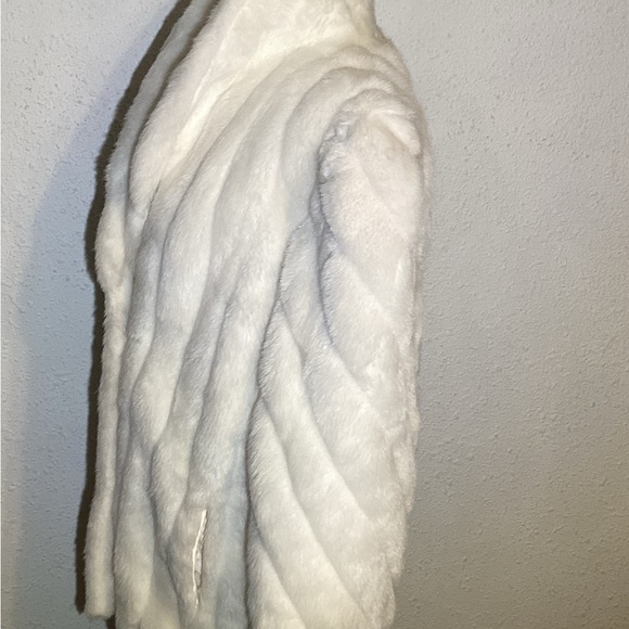 Mirage outerwear white faux fur jacket size medium - Picture 6 of 14